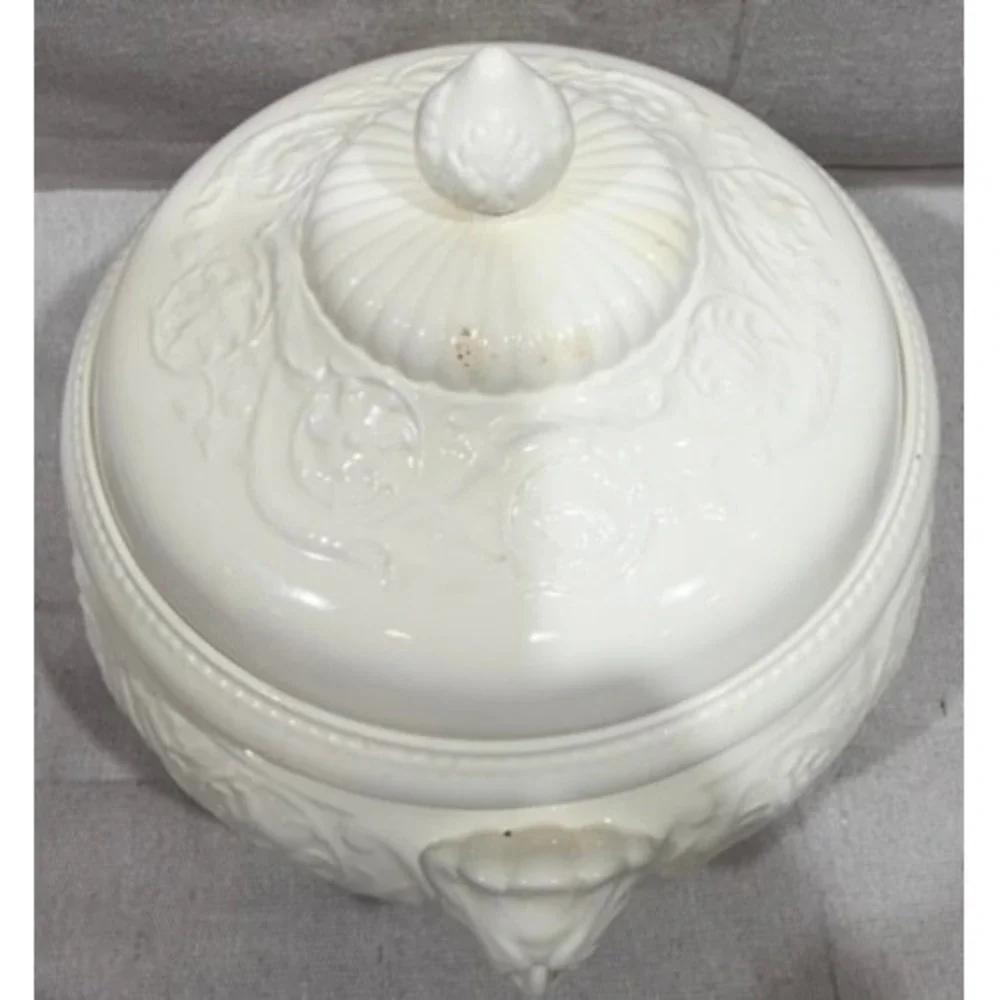 Wedgwood Patrician Creamware Soup Tureen with Lid Vintage 1949 England Lion Head